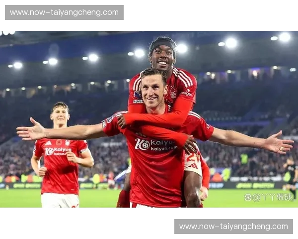 安菲尔德的红色风暴vs纽卡斯尔的新贵野心：一场关于足球灵魂与金元秩序的巅峰对话